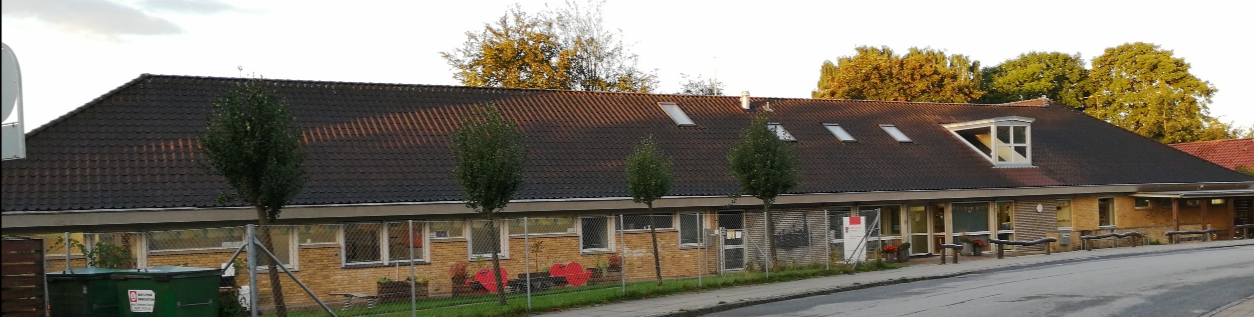 Institution udefra